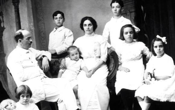 Guillermo Camargo y Familia. Fecha de evento: 1915. FOTOS Melitón Rodríguez y Archivo El Colombiano