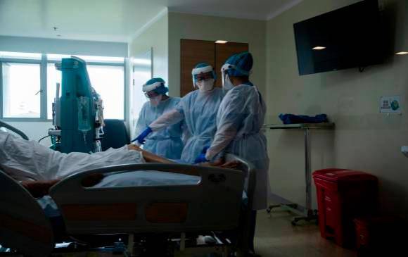 En la actualidad, las personas entre 40 y 55 años concentran la mayoría de los casos covid-19 que acaban en UCI. Foto: Esteban Vanegas Londoño.