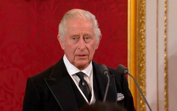 Carlos III tendrá una ceremonia ligada a la tradición. EFE