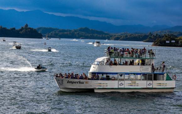 Según los lancheros, el oleaje del embalse incrementó por la llegada de más botes en los últimos tres años. FOTO: JAIME PÉREZ.