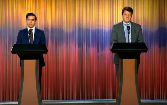 El director del DNP, Luis Alberto Rodríguez (izq.) y el director del Dapre, Víctor Muñoz, presentaron el plan del Gobierno para la reactivación económica. FOTO tomada de YouTube