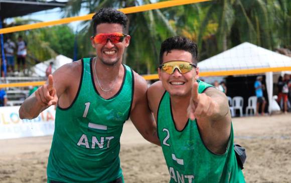 Jorge Manjarrés y Juan Camilo Gil, ganadores invictos en voleiplaya. En la final vencieron a Bogotá. 