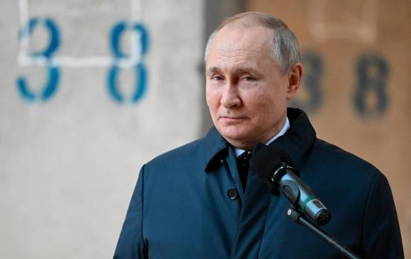El gobierno de Vladimir Putin direcciona la línea editorial de medios como RT y Sputnik. FOTO: EFE