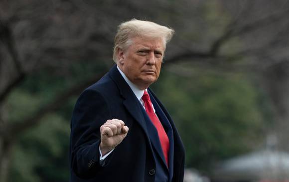 El presidente de Estados Unidos Donald Trump aprobó y firmó paquete de ayuda por la pandemia. Foto AFP