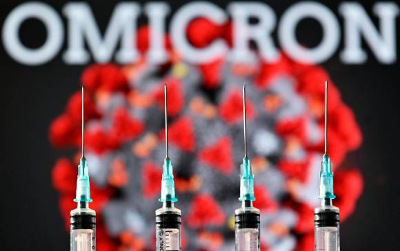 De acuerdo con la OMS, ómicron podría aumentar el riesgo de aparición de nuevas y más peligrosas variantes del coronavirus. FOTO AFP