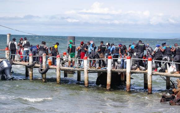 Diariamente salen de Necoclí hacia el Tapón del Darién 600 migrantes, de los cuales logran pasar 300 a Panamá. FOTO Manuel saldarriaga, enviado especial a urabá