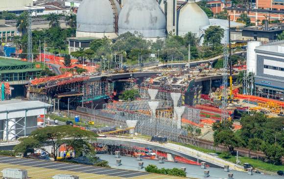 Según datos de la Secretaría de Infraestructura del Municipio de Envigado, la obra avanza en un 80 %. FOTO JUAN ANTONIO SÁNCHEZ