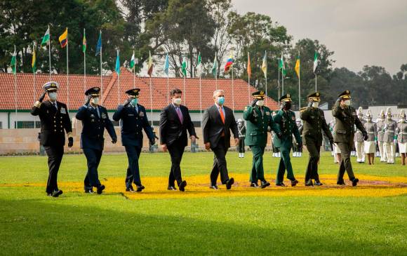 La defensa de Duque a la Policía se dio durante una ceremonia de ascensos. FOTO: Presidencia