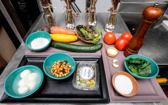 La idea es tener en casa, con anticipación, los ingredientes listo para toda la semana. FOTO Jaime Pérez