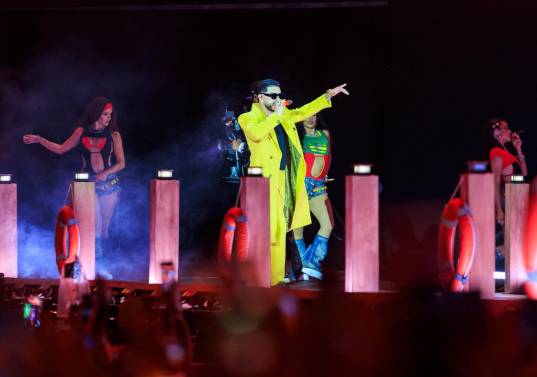 Ryan Castro durante su concierto en el Estadio Atanasio Girardot, donde reunió a cerca de 48.000 asistentes. FOTO: CAMILO SUÁREZ