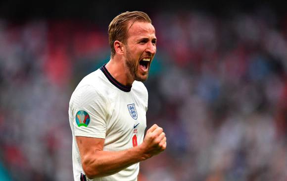 El delantero ingles Harry Kane y su festejo tras conseguir la segunda anotación frente a los alemanes, que le aseguró un lugar a su selección en los cuartos de final de la Eurocopa. FOTO efe