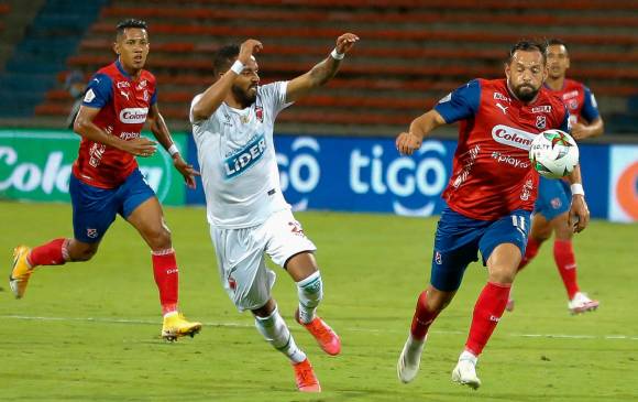 Junto con Alexis Rolín, Matías Mier llegó a aportarle a los rojos; y Jonathan Álvez, a los verdes. Todos buscan mantener la buena imagen de su país. FOTO DIMAYOR