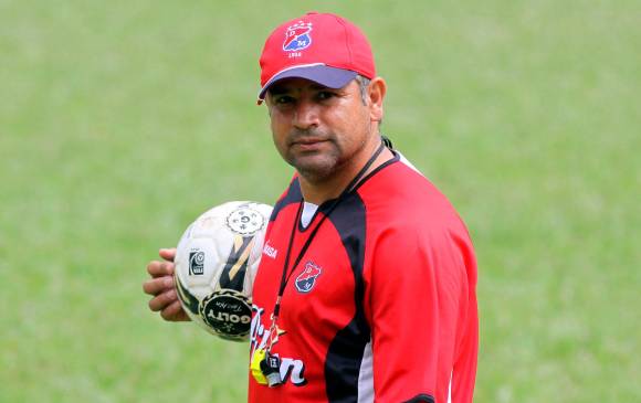 Guillermo Berrío durante su época como entrenador del DIM en 2011. Estuvo 9 meses y dirigió 18 partidos. FOTO Archivo ec