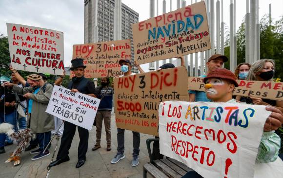 Con el slogan “#NosMuereLaCultura” artistas expresaron su molestia con el trabajo del responsable de la cartera, Álvaro Ósmar Narváez.