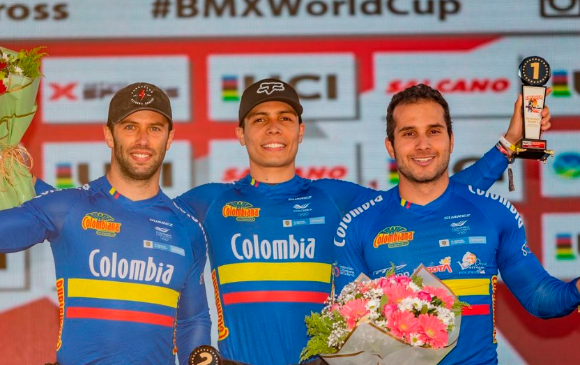De izquierda a derecha, Vincent Pelluard, Diego Arboleda y Carlos Ramírez, quienes se adueñaron del podio en la pista Sakarya.