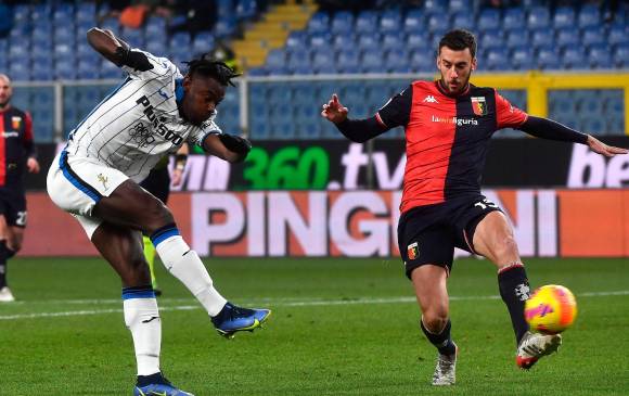 El delantero colombiano Duván Zapata salió a los 44 minutos del duelo ante Genoa por una molestia en su pierna, en su lugar ingresó Luis Fernando Muriel. FOTO TOMADA @ATALANTA