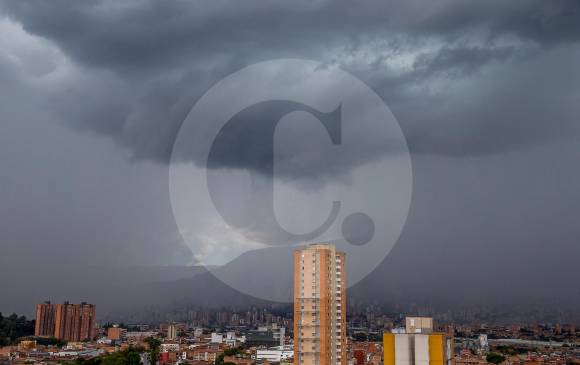 Marzo es el mes que marca el inicio de la primera temporada lluviosa en Colombia. El Dagran informó que los 125 municipios de Antioquia están en alerta por las fuertes precipitaciones registradas en los últimos días. juan antonio sánchez
