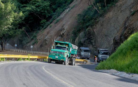 La vía que conecta a Medellín con el Eje Cafetero está cerrado por obras de la Concesión Pacífico Tres. (Imagen de referencia) FOTO El Colombiano.
