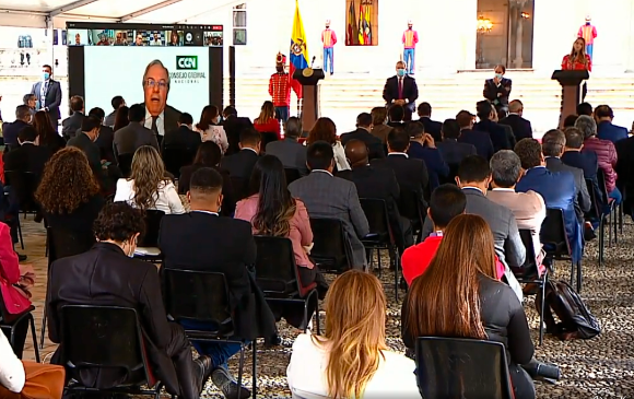 En la Plaza de Armas de la Casa de Nariño, en Bogotá, se presentó el proyecto de reforma tributaria. Foto tomada de la web de Presidencia