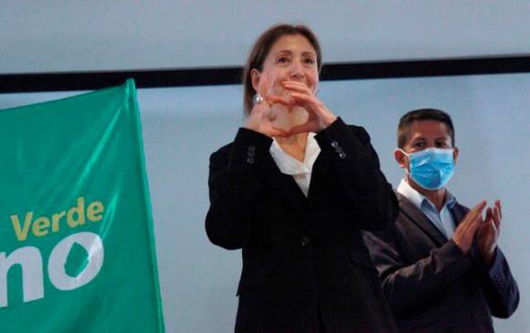 La maquinaria de memes que enfrenta Ingrid Betancourt en redes sociales