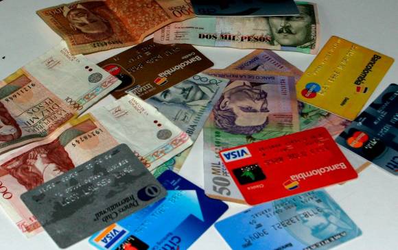 Aunque algunos indicadores económicos han mejorado, los consumidores continúan enfrentando dificultades a la hora de pagar sus obligaciones financieras. FOTO Archivo EL COLOMBIANO
