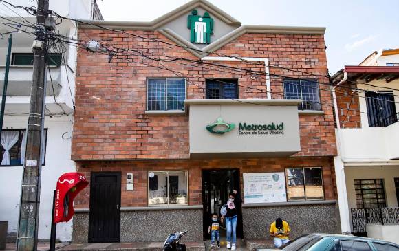 En noviembre pasado, el centro de salud de Villatina fue sellado por incumplir con normas de accesibilidad. Este año fue rehabilitado solo el primer piso. FOTO JAIME PÉREZ