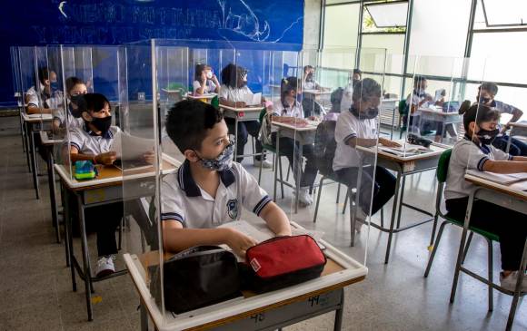 Los cubículos son una alternativa que tienen los colegios para incrementar las medidas de bioseguridad. Foto Juan Antonio Sánchez Ocampo