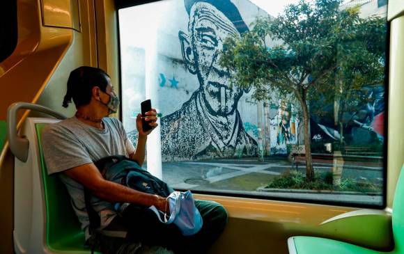 La Guía Digital de Arte Urbano del Metro de Medellín ofrece cinco recorridos temáticos para disfrutar de los más de 30 murales que adornan los alrededores del sistema de transporte masivo. FOTO: Manuel Saldarriaga.