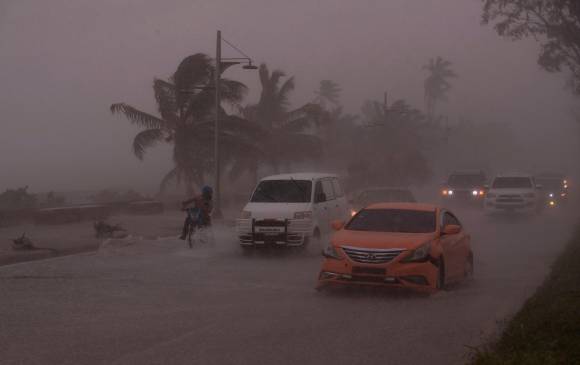 Se espera que Elsa llegue a Florida este martes, pero que sus efectos climáticos se sientan desde el lunes. Imagen de Elsa en Santo Domingo. Foto: EFE