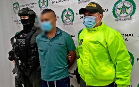 Así fue presentada la captura de alias “Flechas” por parte de la Policía. A los seis días se escapó del calabozo en Segovia. FOTO: CORTESÍA DE LA POLICÍA.