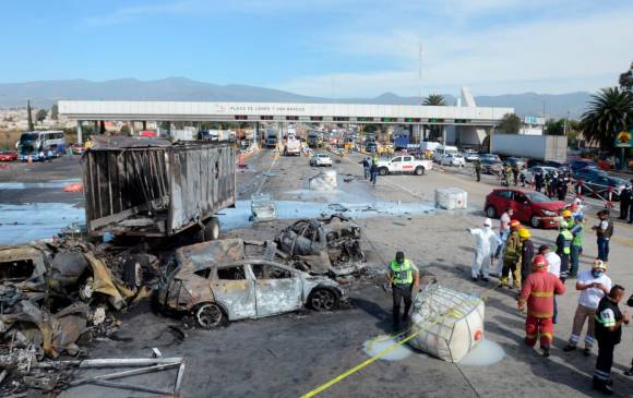 De fondo la Plaza de Cobro 7 San Marcos donde tuvo lugar el accidente de tránsito. FOTO EFE