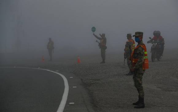 En Valdivia hay presencia constante del Ejército y la Policía, pero las características del terreno y la densa neblina hacen que sea difícil el control de las carreteras. FOTO: MANUEL SALDARRIAGA.