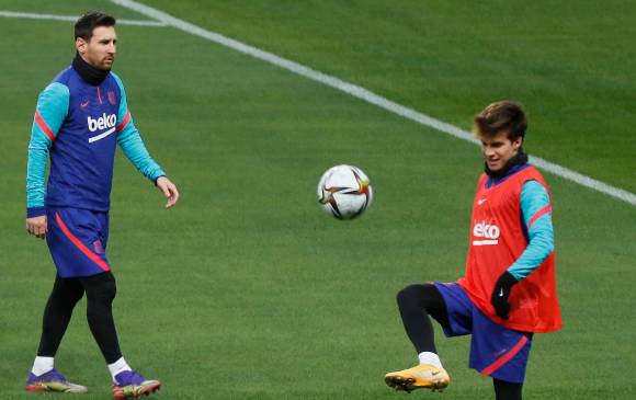 El director deportivo del París Saint-Germain (PSG), Leonardo Araújo, reconoce que su club peleará por Messi. FOTO EFE