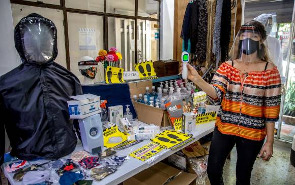 Entre las causas que más motivaron a la creación de empresa, según Confecámaras, fue el desempleo causado por la pandemia. Por ejemplo, en el sector de moda nacieron emprendimientos como respuesta a la escasez de elementos de protección personal. Foto: Juan Antonio Sánchez