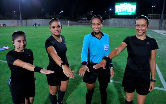 La cuarteta estuvo integrada por María Victoria Daza, las asistentes de línea Mary Blanco y Nataly Arteaga, y la cuarta juez, fue Vanessa Ceballos. FOTO DIMAYOR 