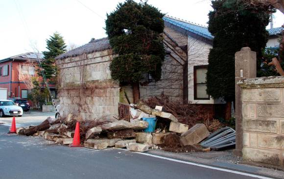El terremoto desató una alerta de tsunami en el noreste que trajo a la memoria los recuerdos del desastre de 2011. FOTO EFE