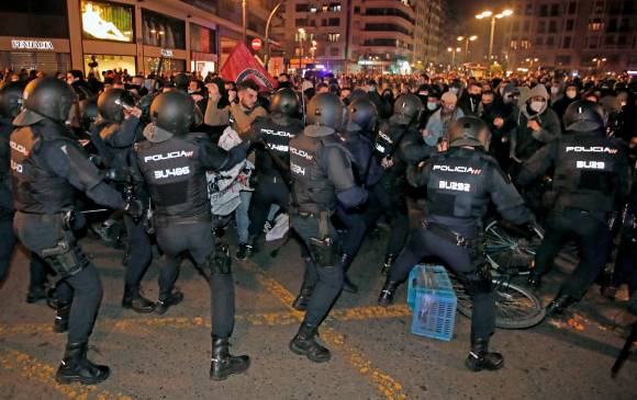 Rapero Pablo Hasél fue detenido y España estalla en protestas