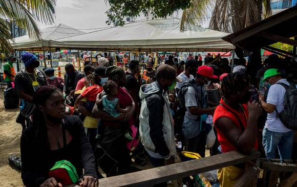Autoridades nacionales y departamentales definieron siete puntos para solucionar la crisis migratoria en Necoclí. FOTO CAMILO SUÁREZ