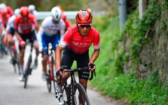 El colombiano Nairo Quintana sale este domingo por su segundo triunfo de temporada, esta vez en territorio francés. FOTO TOMADA DE @@Arkea_Samsic