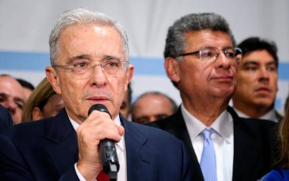 Álvaro Uribe y su abogado Jaime Granados. FOTO COLPRENSA