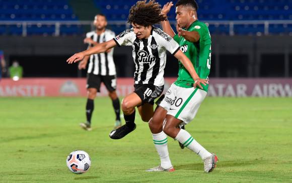 Imágenes del duelo verde ante Libertad en Asunción. FOTO efe