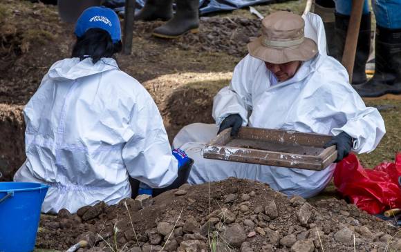 Imagen de referencia sobre la exhumación de cuerpos que realizará el equipo forense de la JEP en Montañita, Caquetá. FOTO Juan Antonio Sánchez 