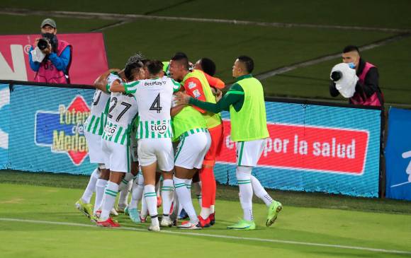 La celebración del único tanto del partido que permitió una nueva victoria de los dirigidos por Alejandro Restrepo. FOTO jaime pérez