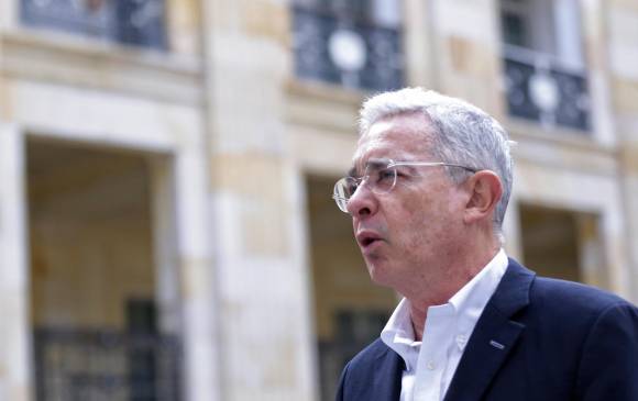Este viernes Álvaro Uribe Vélez criticó fuertemente a Gustavo Petro. Foto: Colprensa.