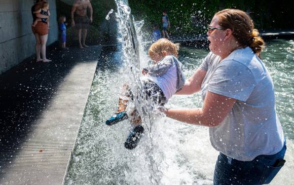 La ola de calor que azota Estados Unidos y Canadá ya deja a más 100 personas fallecidas, dicen los reportes. FOTO AFP