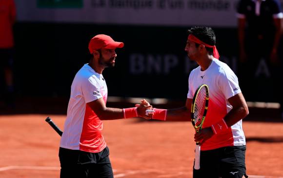 Juan Sebastián Cabal y Robert Farah se muestran fuertes en Roland Garros, en su intento por superar las campañas de 2017, 2018 y 2019 en las que avanzaron a semifinales. FOTO roland garros