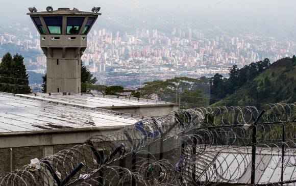 La cárcel de El Pedregal, ubicada en el corregimiento de San Cristóbal, presenta afugias de infraestructura en parte de sus zonas comunes, según expresaron las directivas. FOTO JULIO CÉSAR HERRERA