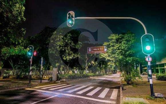 El vandalismo contra los semáforos creció más del 550 % en 2020, informó la Secretaría de Movilidad de Medellín. FOTO CARLOS VELÁSQUEZ