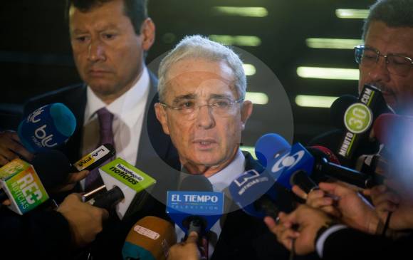 El caso del expresidente Álvaro Uribe Vélez toma un nuevo giro y ahora la Fiscalía busca la preclusión. FOTO ESTEBAN VANEGAS