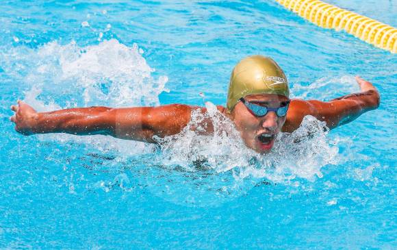 El nadador colombiano Carlos Daniel Serrano ganó oro en la segunda jornada de la Serie Mundial que se disputa en Italia. FOTO JAIME PÉREZ